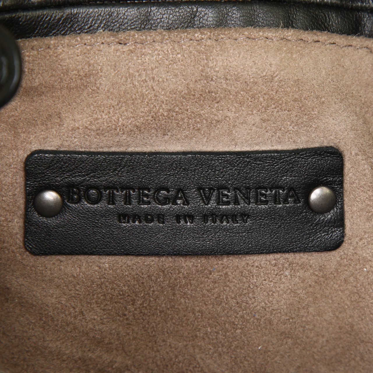 Bolso bandolera Bottega Veneta Nodini en cuero negro - Detail D3