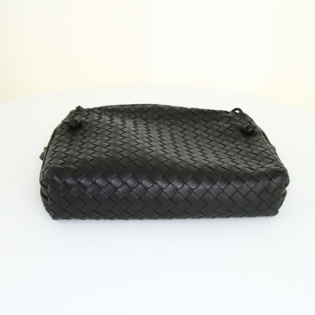 Sac bandoulière Bottega Veneta Nodini en cuir noir - Detail D4