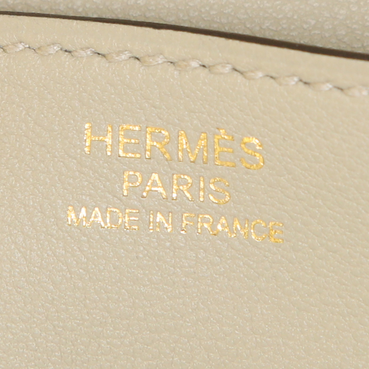 Bolsito de mano Hermès Pliplat en cuero swift verde Sauge - Detail D3