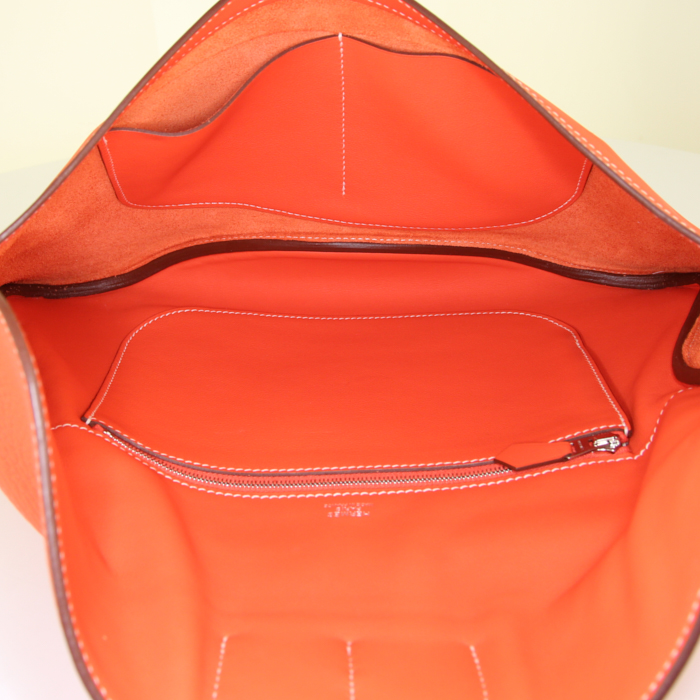 Hermès Virevolte pouch in Bougainvillea togo leather and natural leather - Detail D2