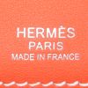 Pochette Hermès Virevolte in pelle togo Bougainvillea e pelle naturale - Detail D3 thumbnail
