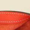 Pochette Hermès Virevolte in pelle togo Bougainvillea e pelle naturale - Detail D4 thumbnail