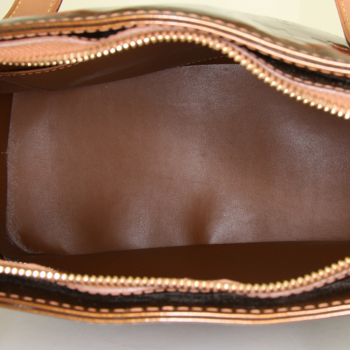 Louis Vuitton Houston shopping bag in brown monogram patent leather and natural leather - Detail D2