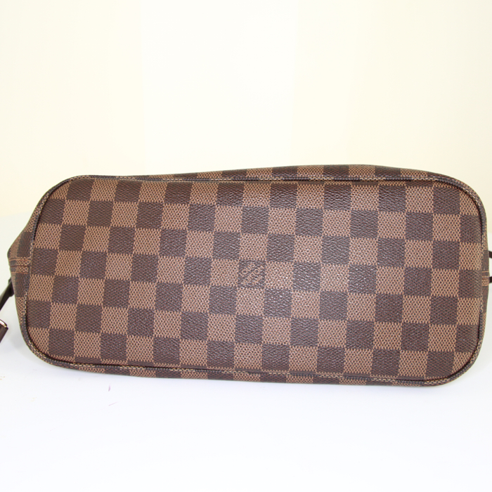 Shopping bag Louis Vuitton Neverfull modello piccolo in tela cerata con motivo a scacchi ebano e pelle marrone - Detail D4