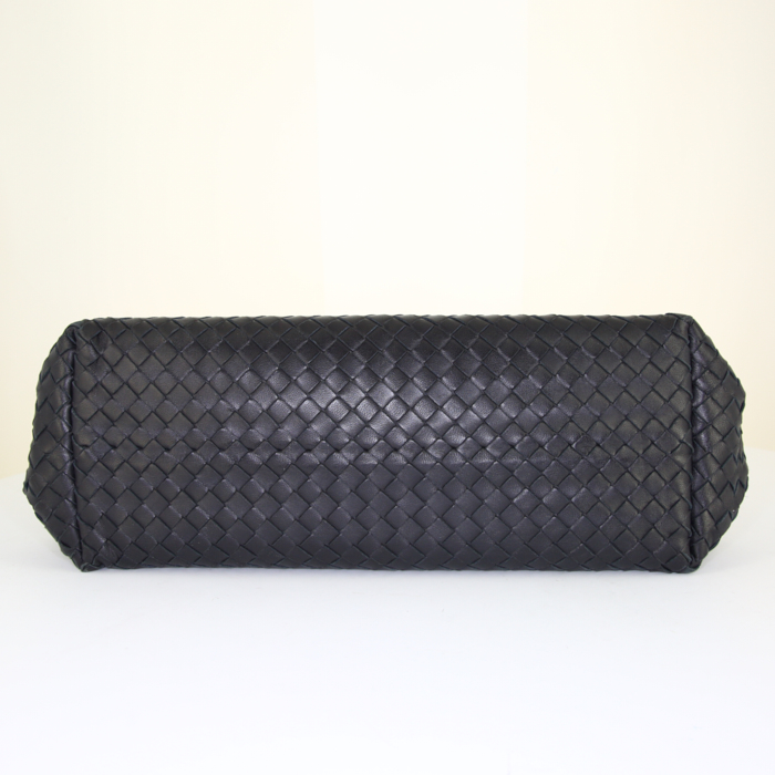 Bolso de mano Bottega Veneta en cuero intrecciato negro - Detail D4