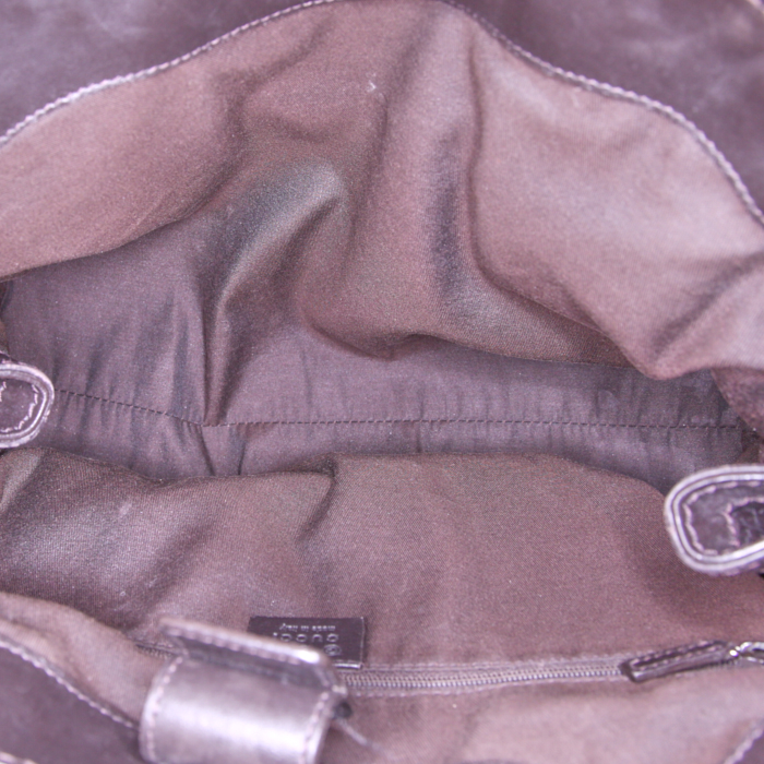 Gucci Sukey medium model bag worn on the shoulder or carried in the hand in brown monogram leather - Detail D2
