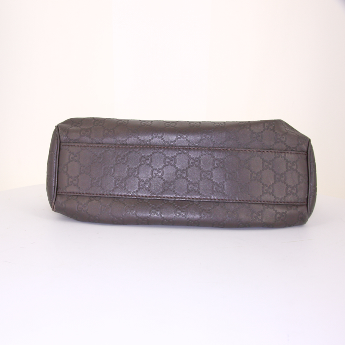Bolso para llevar al hombro o en la mano Gucci Sukey modelo mediano en cuero Monogram marrón - Detail D4