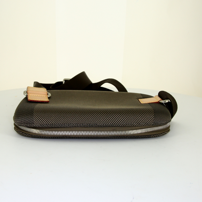 Louis Vuitton Geant Mage shoulder bag in taupe canvas and brown canvas - Detail D4