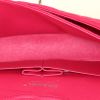 Chanel Timeless bag worn on the shoulder or carried in the hand in pink quilted jersey - Detail D3 thumbnail