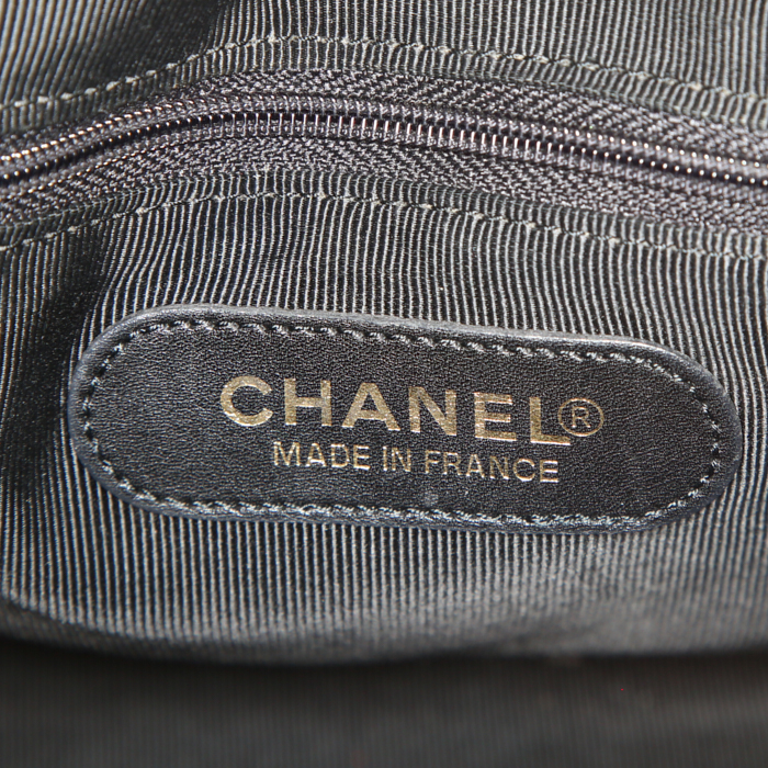 Borsa ventiquattrore Chanel Boston in pelle verniciata nera - Detail D4