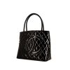 Chanel Medaillon handbag in black patent leather - 00pp thumbnail