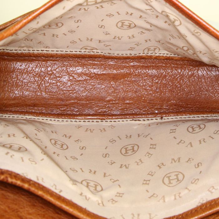 Hermes Nouméa shoulder bag in gold ostrich leather - Detail D2