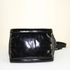 Bolso para llevar al hombro Chanel Petit Shopping en charol negro - Detail D4 thumbnail