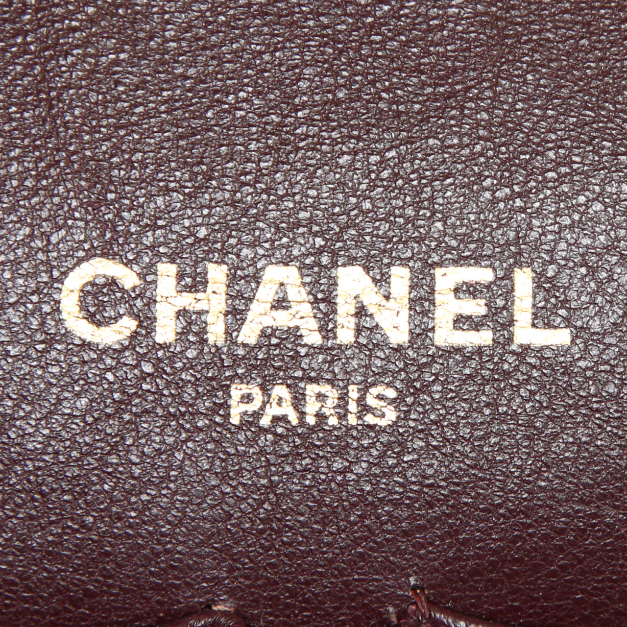 Bolso de mano Chanel Timeless en cuero acolchado negro - Detail D4