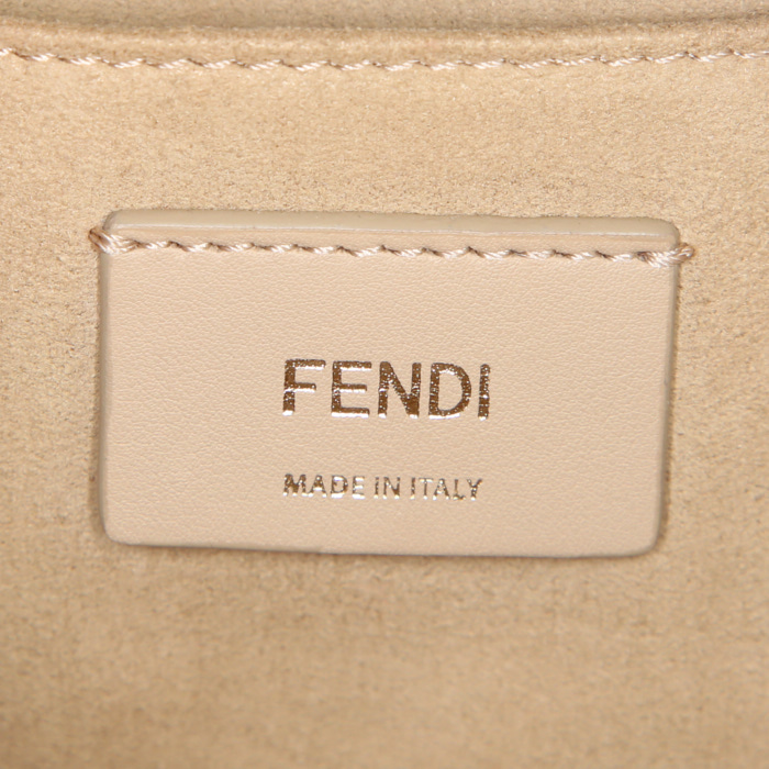 Bolso bandolera Fendi Kan I en cuero beige - Detail D4