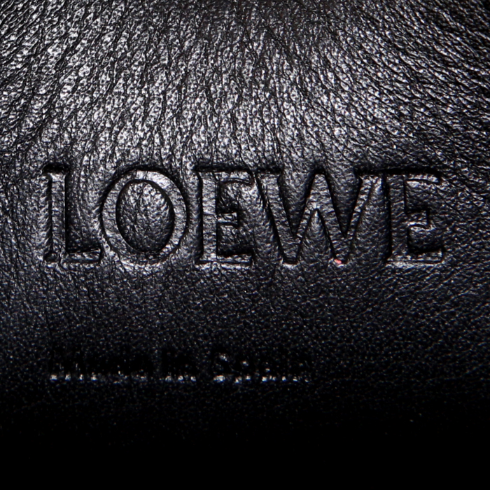 Pochette Loewe Pocket in pelle martellata nera - Detail D3