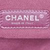 Bolso para llevar al hombro o en la mano Chanel Petit Shopping en cuero acolchado blanco - Detail D3 thumbnail