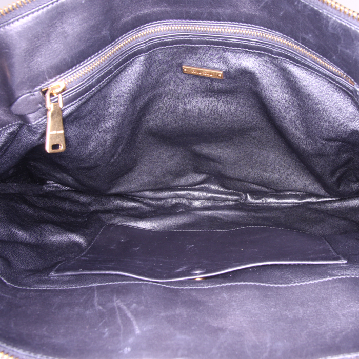 Sac porté épaule Miu Miu en cuir noir et cuir matelassé noir - Detail D2