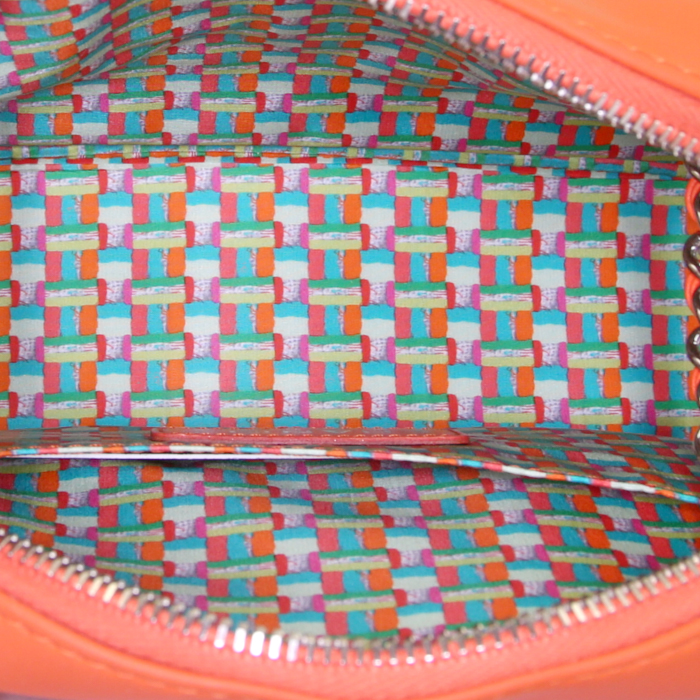 Sac bandoulière Chanel Camera en toile matelassée orange - Detail D3