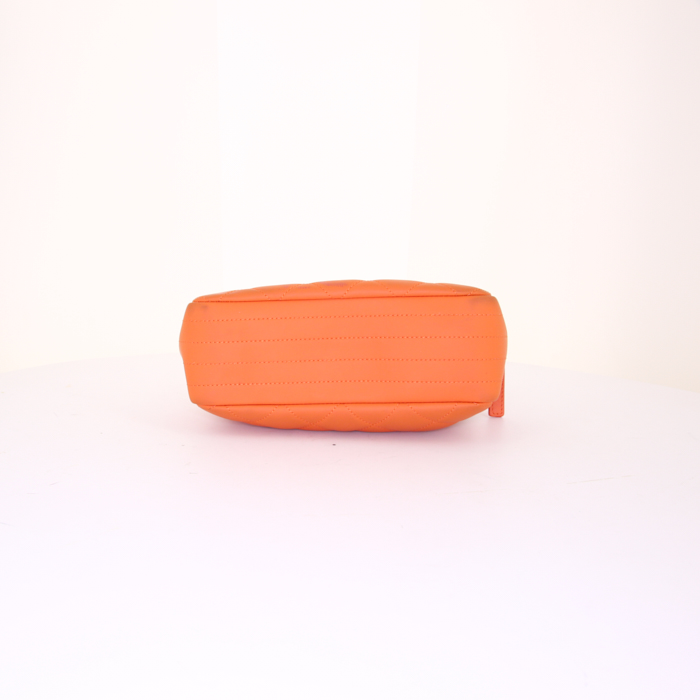 Bolso bandolera Chanel Camera en lona acolchada naranja - Detail D5