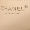 Borsa a spalla Chanel Timeless jumbo in pelle martellata e trapuntata beige - Detail D4 thumbnail