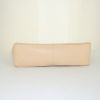 Bolso para llevar al hombro Chanel Timeless jumbo en cuero granulado acolchado beige - Detail D5 thumbnail