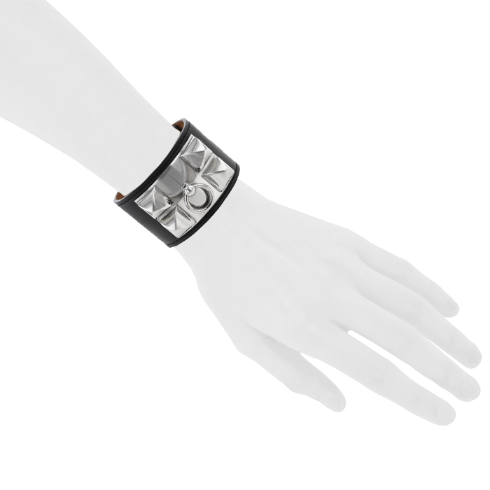 Bracelet manchette Hermes Médor en palladium et cuir noir - Detail D1
