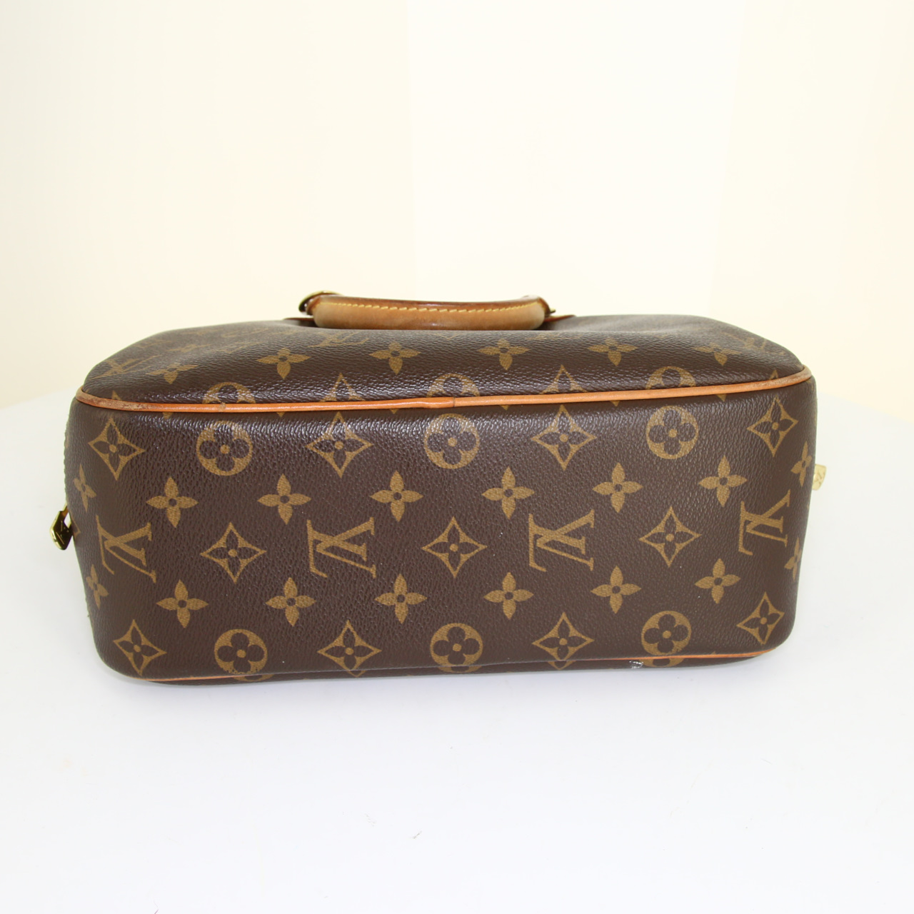 Bolso de mano Louis Vuitton Trouville en lona Monogram marrón y cuero natural - Detail D4