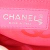 Sac cabas Chanel Cambon petit modèle en cuir matelassé blanc et noir - Detail D3 thumbnail