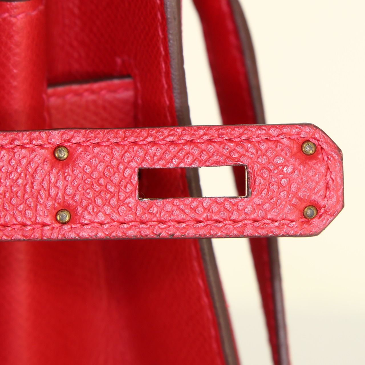 Hermes Kelly 32 cm handbag in red Casaque epsom leather - Detail D5