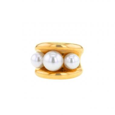 Poiray Fidji large model ring in yellow gold and cultured pearls
