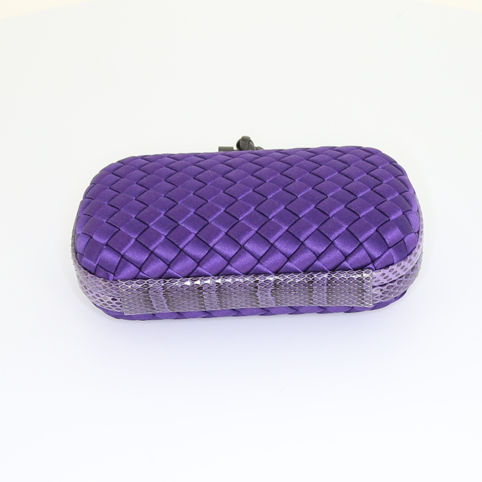 Pochette da sera Bottega Veneta Knot in raso viola con motivo con trecce e serpente d'acqua viola - Detail D4
