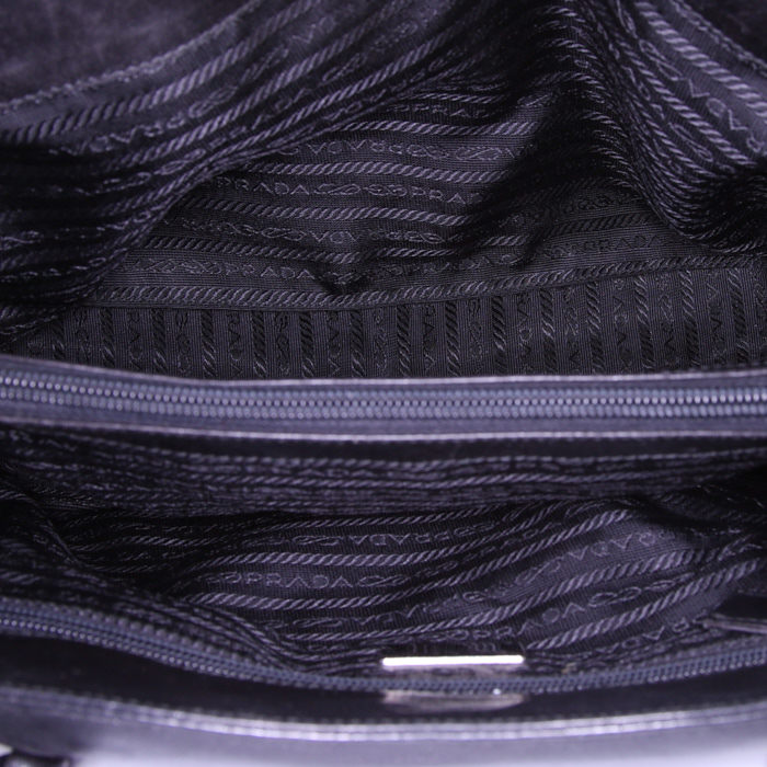 Prada shopping bag in black leather - Detail D2