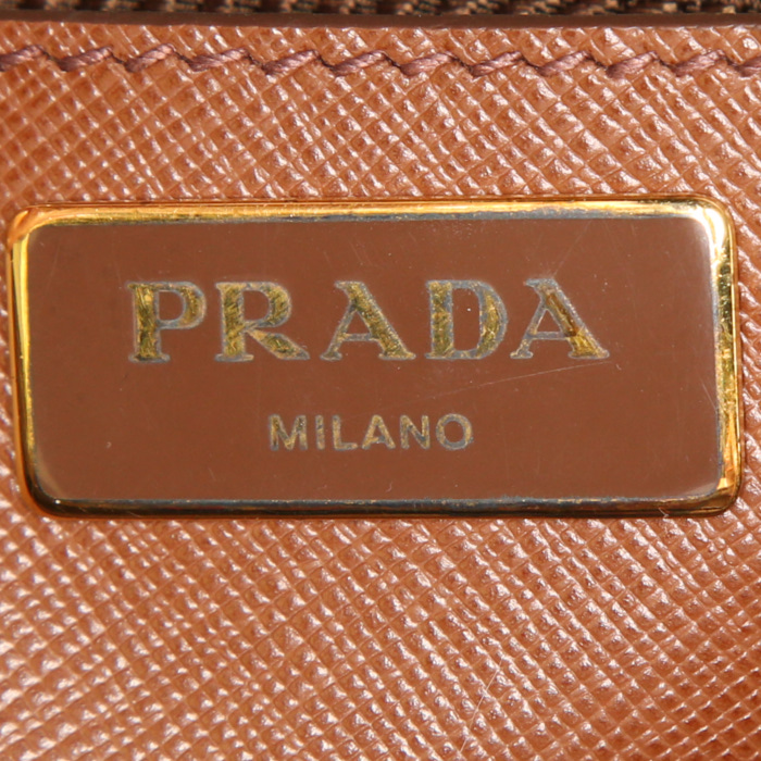 Bolso de mano Prada Galleria en cuero saffiano marrón - Detail D3