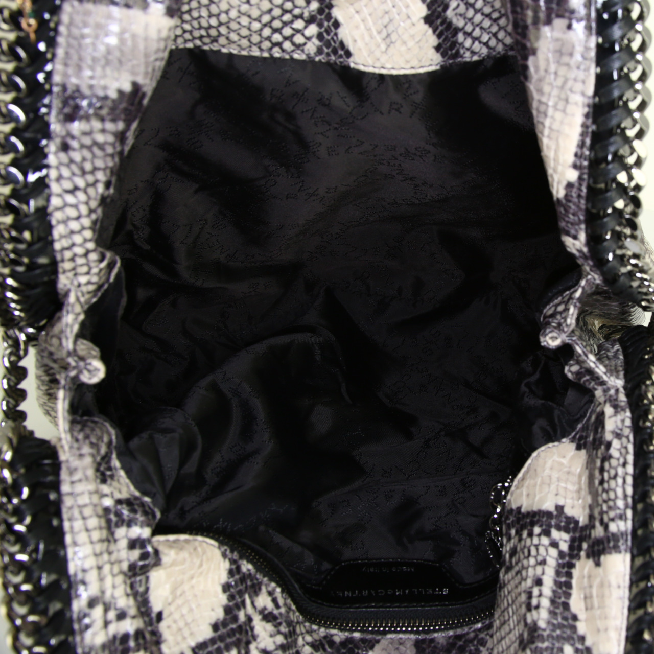 Stella McCartney Falabella Fold Over bag worn on the shoulder or carried in the hand in beige, black and grey canvas - Detail D3