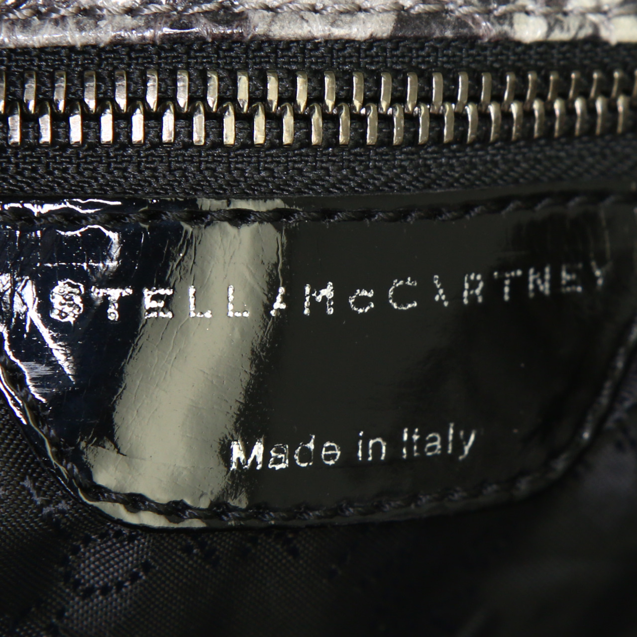 Stella McCartney Falabella Fold Over bag worn on the shoulder or carried in the hand in beige, black and grey canvas - Detail D4