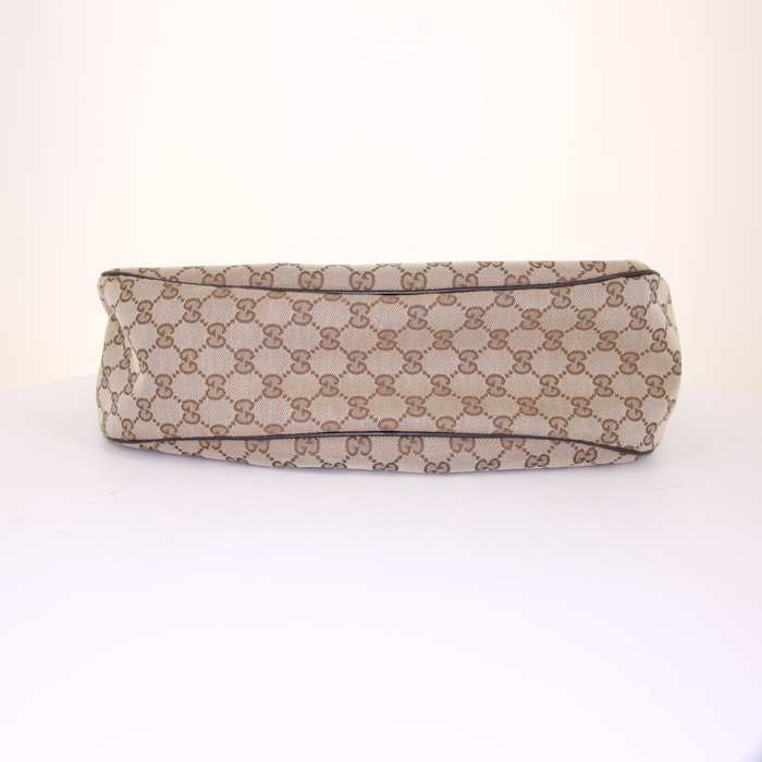 Bolso para llevar al hombro o en la mano Gucci Sukey en cuero Monogram beige y cuero marrón - Detail D4