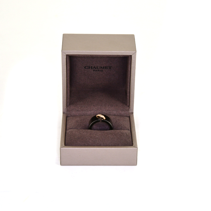 Bague Chaumet Lien moyen modèle en or jaune,  diamants et céramique noire - Detail D2