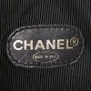 Chanel Vintage handbag in black patent leather - Detail D3 thumbnail