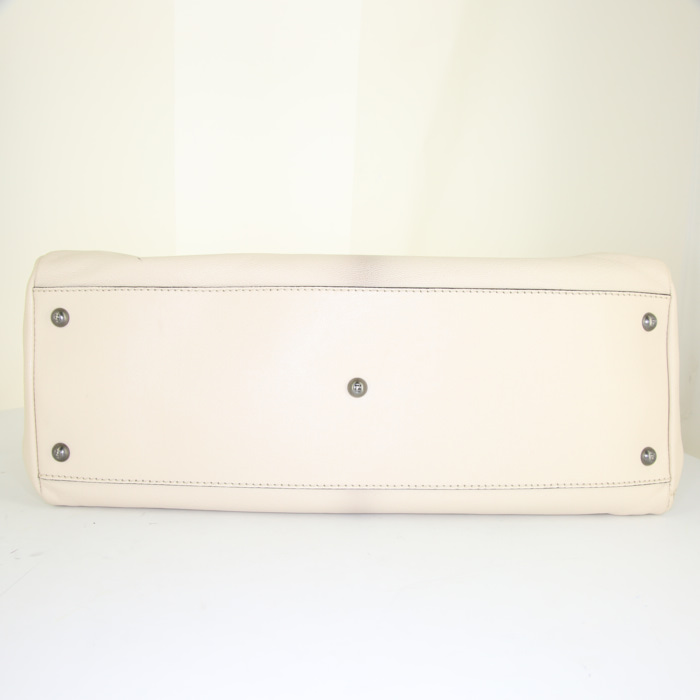 Bolso de mano Fendi Peekaboo en cuero color crema - Detail D5