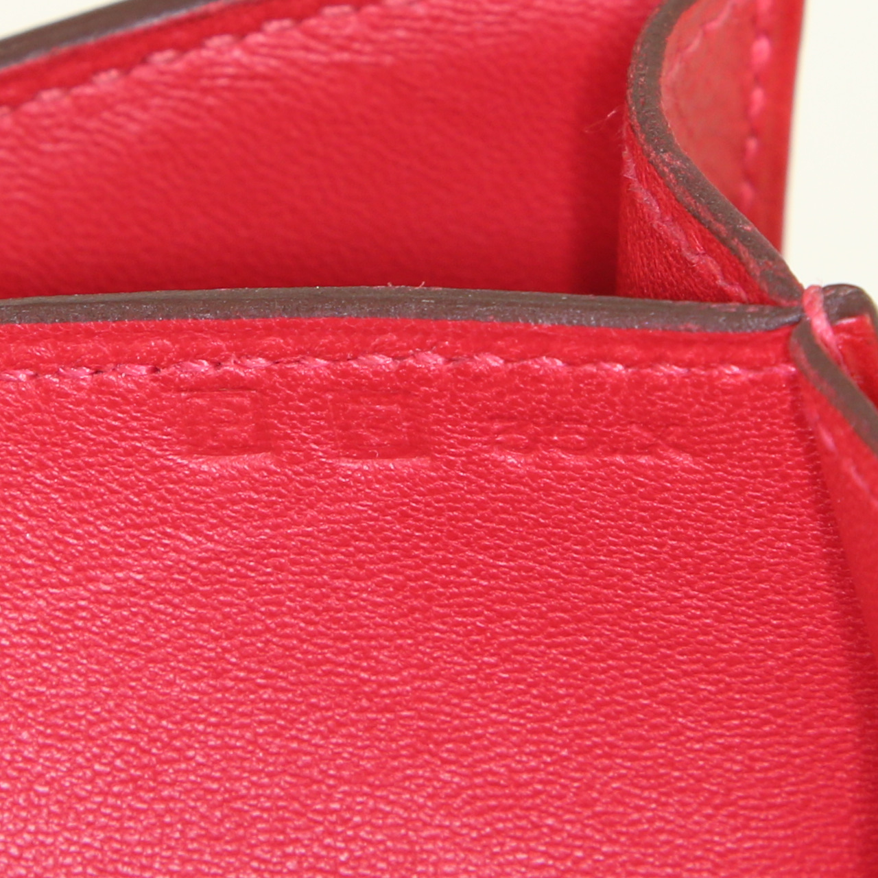 Hermes Constance small model shoulder bag in red Casaque epsom leather - Detail D4