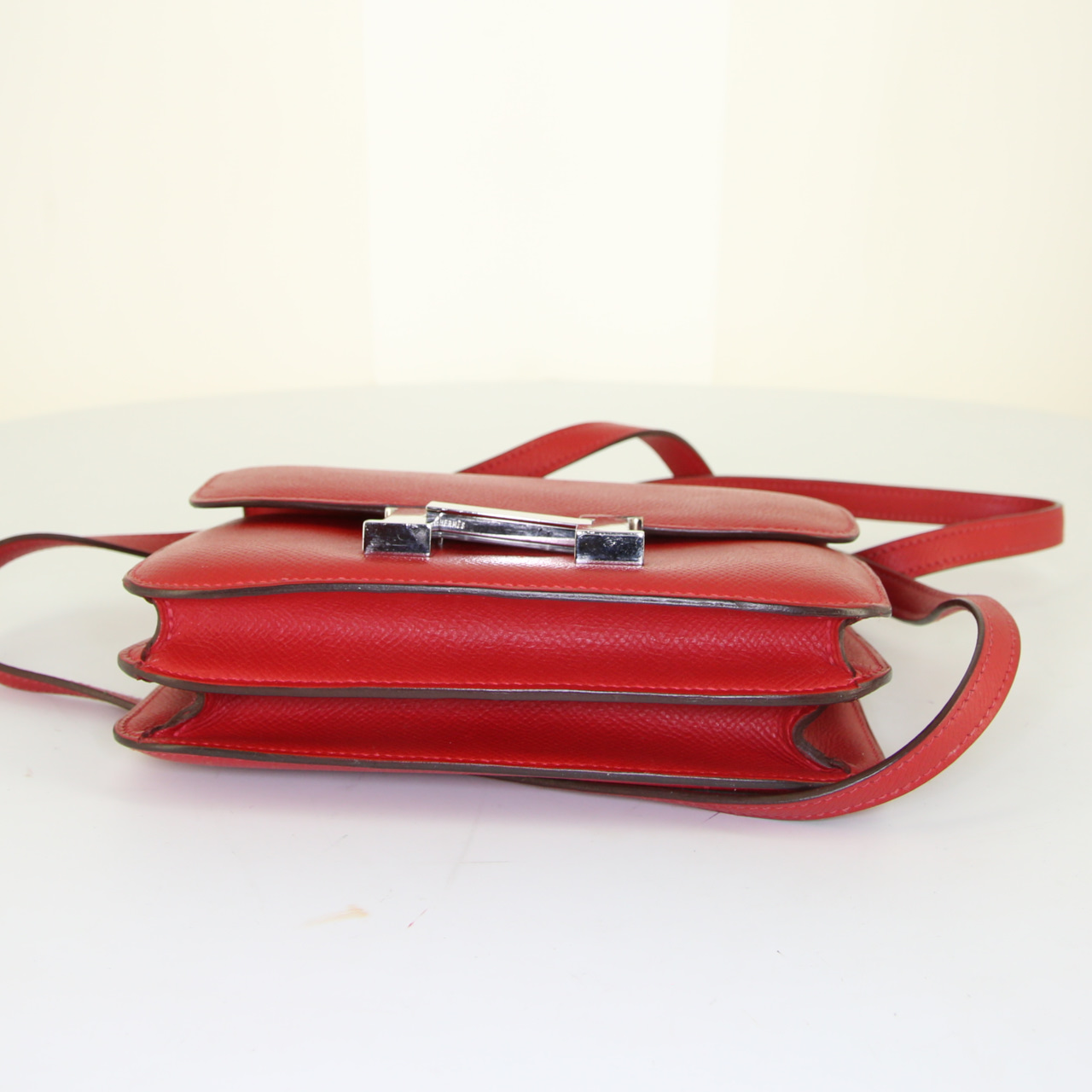 Hermes Constance small model shoulder bag in red Casaque epsom leather - Detail D5