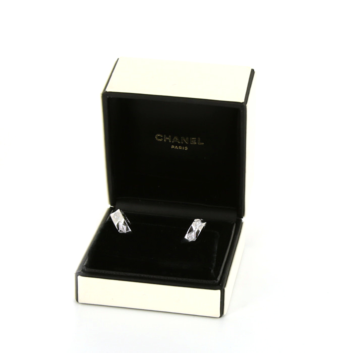 Chanel Matelassé earrings in white gold and diamonds - Detail D2