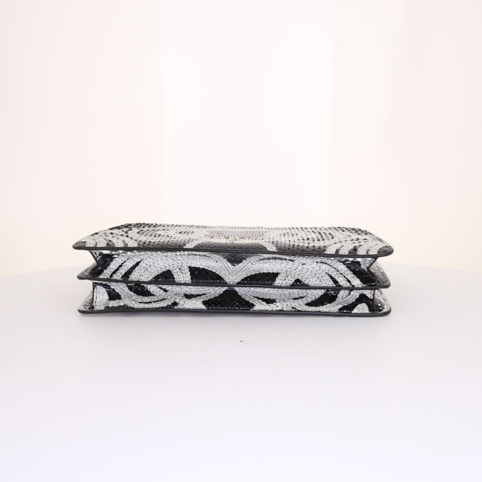 Sac porté épaule ou main Bulgari Serpenti en python noir et doré et blanc - Detail D6