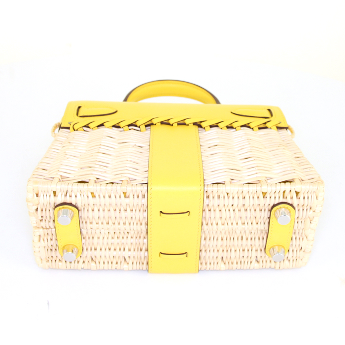 Sac à main Hermès  Kelly 20 cm en osier et cuir Swift Jaune de Naples - Detail D5
