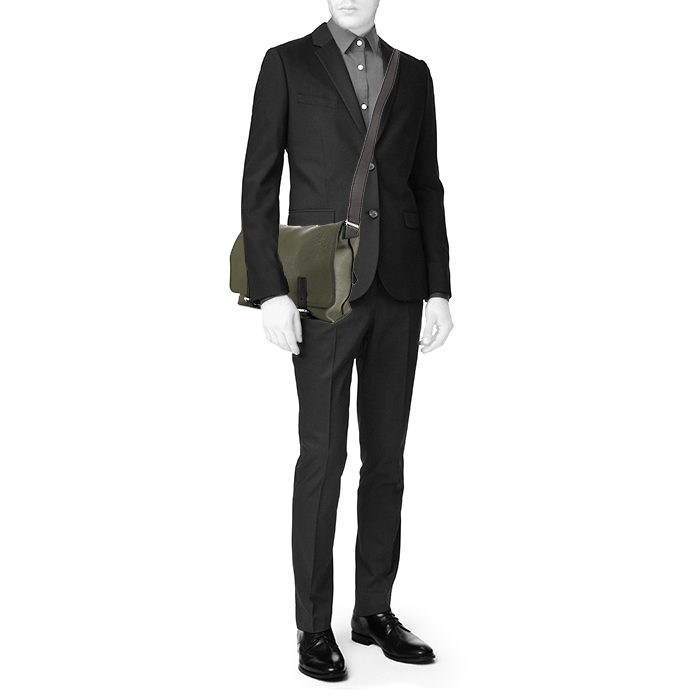 Loewe Military Messenger shoulder bag in khaki and black grained leather - Detail D1