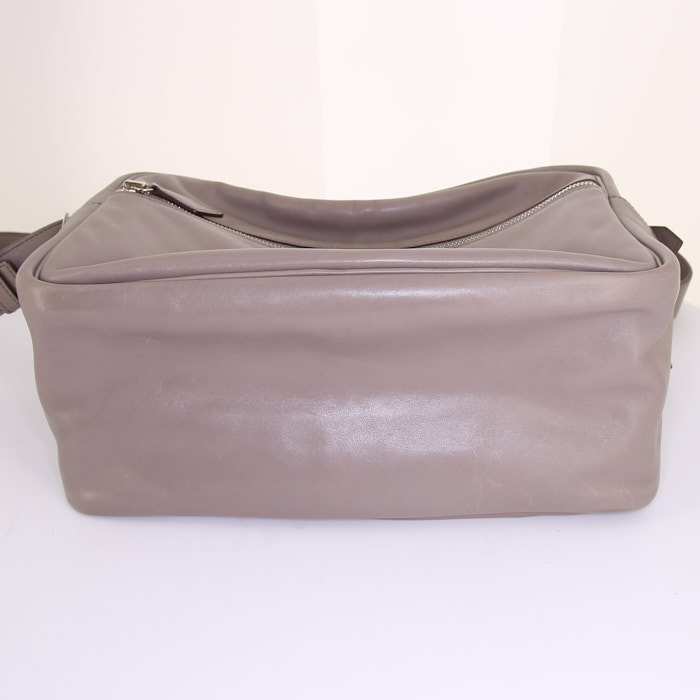 Sac bandoulière Hermes Reporter en cuir Swift gris - Detail D5
