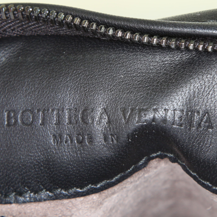 Pochette Bottega Veneta Turnlock en cuir intrecciato noir - Detail D3