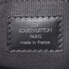 Bolso bandolera Louis Vuitton Yaranga en cuero taiga negro y lona verde - Detail D3 thumbnail