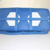 Bolsa de viaje Louis Vuitton Keepall 50 cm en cuero Epi azul y cuero liso blanco - Detail D5 thumbnail